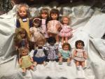 Lot de 11 poupées plastique dont 8 Bella, bien habillées,...