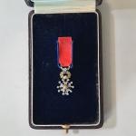 France
Etoile de chevalier la Legion d'honneur ayant été offerte à...