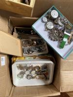 CARTON d'horlogerie comprenant: outillage, cadrans, bracelets, boîtiers, etc. En l'état