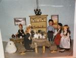 Ensemble d'environ 600 décors de poupées avec accessoires et mobilier,...