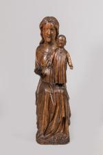 Vierge à l'Enfant en chêne sculpté, dos creusé. Assise sur...