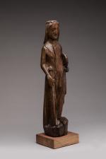 GROUPE en chêne sculpté en ronde-bosse représentant sainte Catherine debout,...