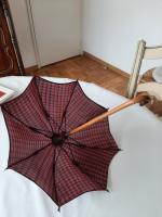 Beau parapluie de poupée vers 1920, soie à carreaux rouge...