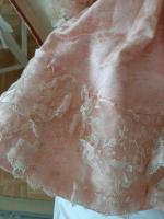 BRU, rare robe en soie rose saumon recouverte de fine...