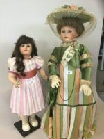 2 grandes poupées, 
-Jehanne. Tête bakélite, « SI OINE SA...