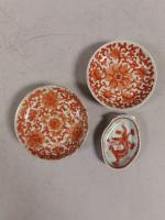 CHINE XIXème siècle lot comprenant  trois coupelles en porcelaine...