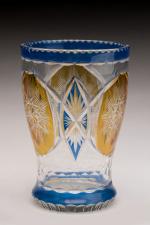 Cristal de Bohème 
Vase en cristal blanc et teinté bleu...