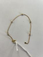 BRACELET en or jaune 750/°° orné de petites perles (manques...