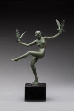Briand
« Danseuse aux colombes »
Sujet en régule à patine verte...