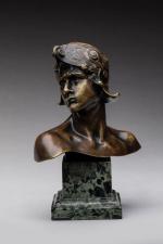 Emmanuel Hannaux (1855-1934)
« Buste de jeune romain casqué »
Sujet en...