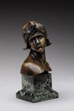 Emmanuel Hannaux (1855-1934)
« Buste de jeune romain casqué »
Sujet en...