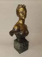 * Raoul Larche (1860-1912)
« Le sourire »
Buste en bronze à...