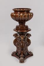Clément Massier (1845-1917)
Cache-pot sur colonne (complet) en céramique marron nuancée...