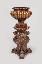 Clément Massier (1845-1917)
Cache-pot sur colonne (complet) en céramique marron nuancée...