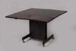 André Sornay (1902-2000)
Table roulante à système en pin d'Oregon clouté....