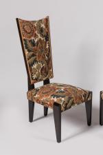 André Sornay (1902-2000)
Paire de chaises en bois teinté à haut...