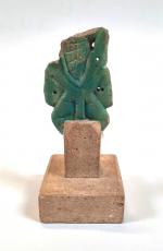 Fragment d'amulette du Dieu Bes
Egypte, Basse époque, 664-332 av JC
Faience...