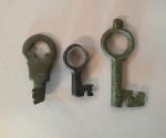 Lot de trois clés
Epoque romaine
Bronze
L: 4.4 cm 
Expert: Sabrina UZAN