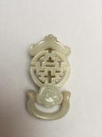 PENDENTIF en jade ajouré à décor géométriques. Chine, Jianquing, XIXème...