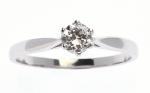 BAGUE "solitaire" en or gris 750/°° ornée d'un diamant demi-taille...