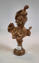 E. BREJEON - BUSTE D'ELEGANTE en bronze doré. CIRCA 1900....