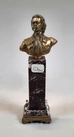 PETIT BUSTE en bronze sur une colonne en marbre. H:...