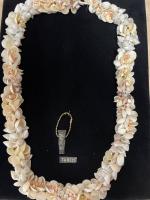 TAHITI - COLLIER d'adieu en coquillage imitant les fleurs de...