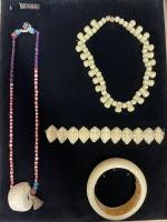 SENEGAL - Ensemble comprenant deux colliers en os, perles de...
