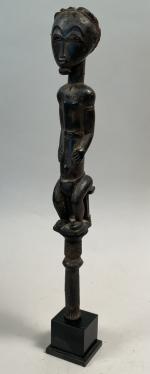 CÔTE d'IVOIRE. Statutte Baoulé en forme de sceptre, en bois...