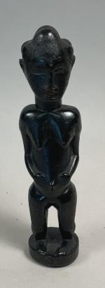 CÔTE d'IVOIRE. Statuette Baoulé/Agni en bois à patine noire luisant...