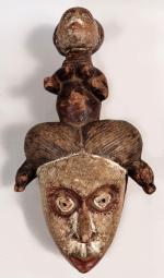 Masque de style Punu/Lombo ( ethnie voisine) en bois, 70cm....