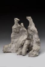 Gabriel GOUTTARD (1927-2015). "Trois personnages". Sculpture en terre crue, monogrammée....