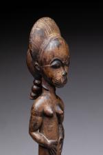 CÔTE d'IVOIRE. Statuette Baoulé en bois à patine brune nuancée,...