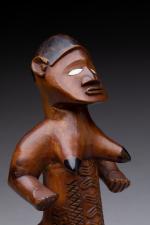 CONGO. Statuette dans le style Bembé en bois à patine...