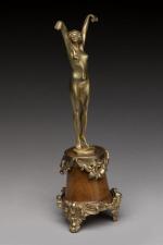 « Danseuse aux castagnettes »
Sujet en bronze doré sur socle...