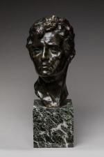 Victor Demanet (1895-1964)
« Buste d'homme »
Sujet en bronze à patine...