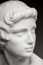 S. Morelli
Buste d'après l'antique en marbre blanc sur un socle...