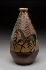 Primavera
Vase piriforme en céramique émaillée à décor d'antilope et feuillages...