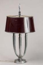 Jacques-Emile Ruhlmann (1879-1933)
Lampe « Bouillotte » en bronze chromé argent...
