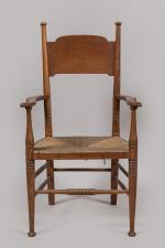 E. G. Punnett
Grand fauteuil en chêne à haut dossier en...