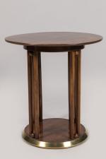 Josef Hoffmann (1870-1966)
Table de café en bois teinté acajou modèle...