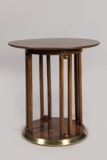 Josef Hoffmann (1870-1966)
Table de café en bois teinté acajou modèle...