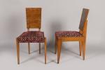 André Sornay (1902-2000)
Paire de chaises en bois clair veiné à...