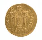 BYZANCE : MAURICE TIBERE (583-601) : solidus frappé à Constantinople...