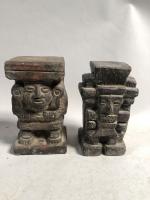 Deux statuettes stylisées dans le goût précolombien en terre cuite....
