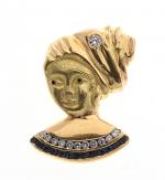 PENDENTIF "femme au turban" en or jaune 750/°°, le buste...
