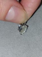 PENDENTIF en or gris 750/°° orné d'un diamant coeur de...