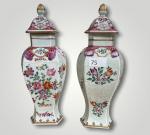 CHINE, paire de vase en porcelaine polychrome à décor de...