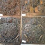 Suite de cinq calendriers bouddhiques en bas-relief en métal repoussé,...