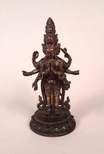 Sujet en bronze, représentant Avalokitesvara à huit bras, debout sur...